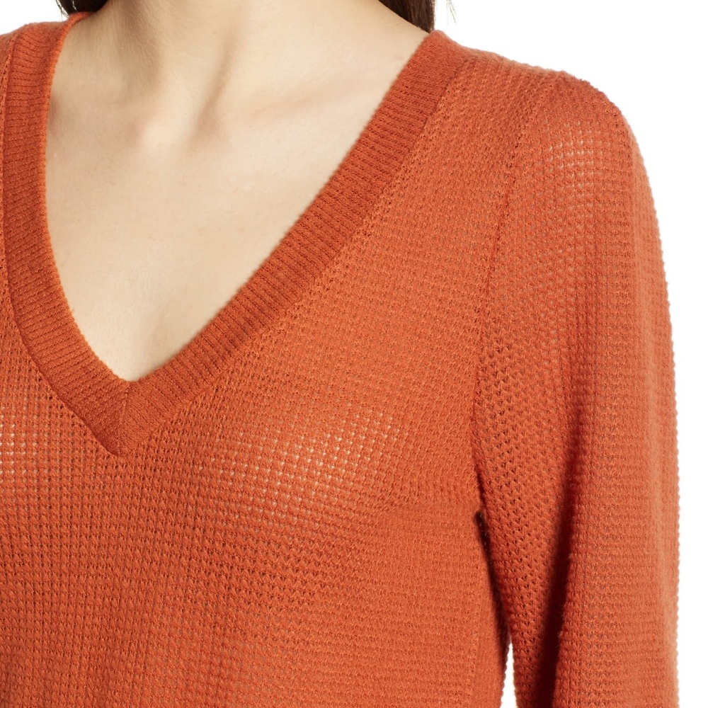 NWOT Women's Socialite V-Neck Waffle Sweater - Picture 2 of 7